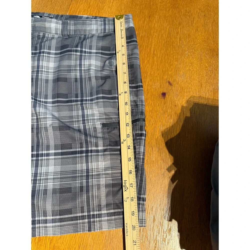 North Face Shorts Mens 40 Gray Plaid Performance Stretch‎ Outdoor Hiking Cargo